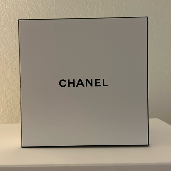 Empty Chanel Box - Picture 1 of 3